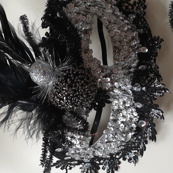 Super fancy spider lady mask! 🍎 - Picture 2 of 4